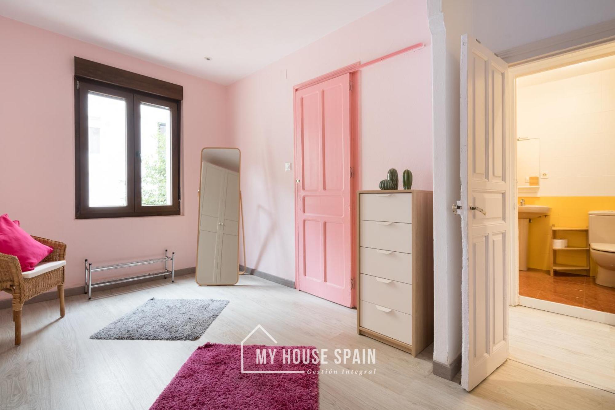 Apartamento Renovado En Edificio Clásico *